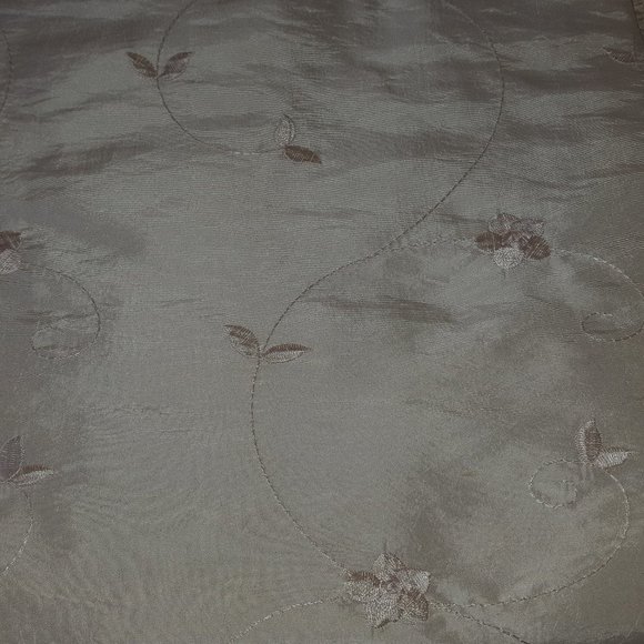 Fabric Tablecloth 128" Round Machine Embroidered Formal - Picture 9 of 9